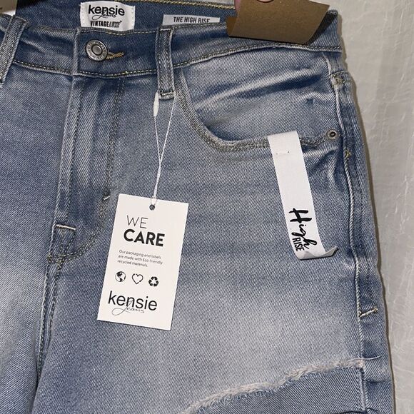 kensie 6/28 Vintage Luxe High Rise Raw Hem Distressed Blue Med Wash Shorts - Picture 5 of 11